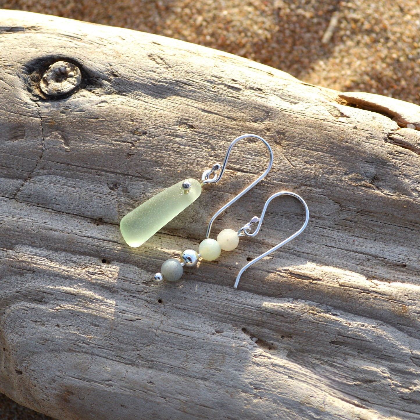 Pendientes colgantes desiguales de cristal de mar y amazonita