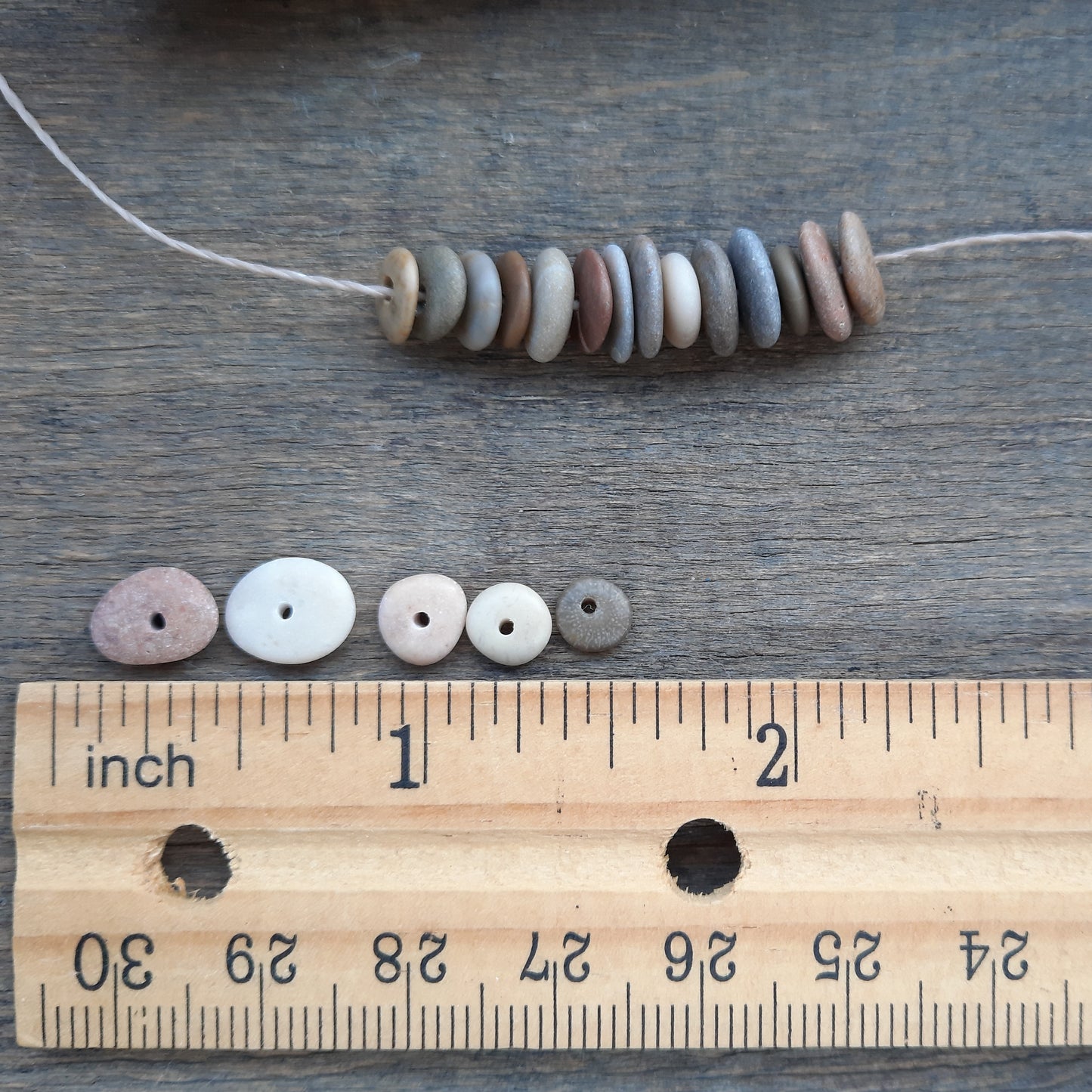 Pequeñas Piedras Perforadas: Cuentas de Piedra Marina de 5-10 mm