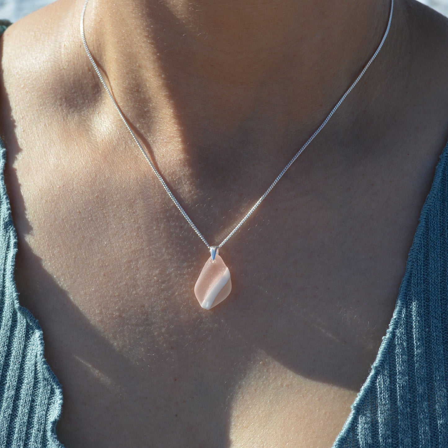 Collar de cristal marino multicolor rosa