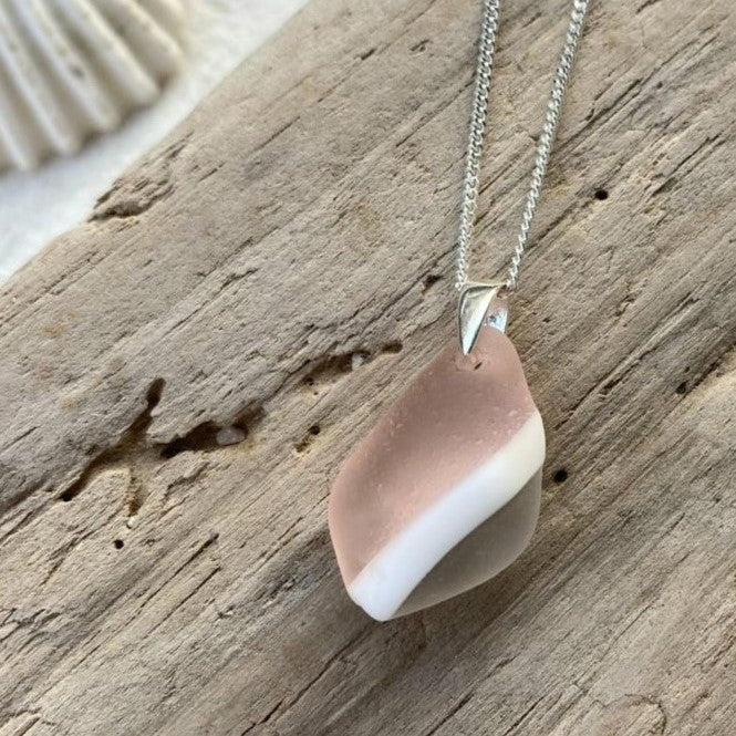 Collar de cristal marino multicolor rosa